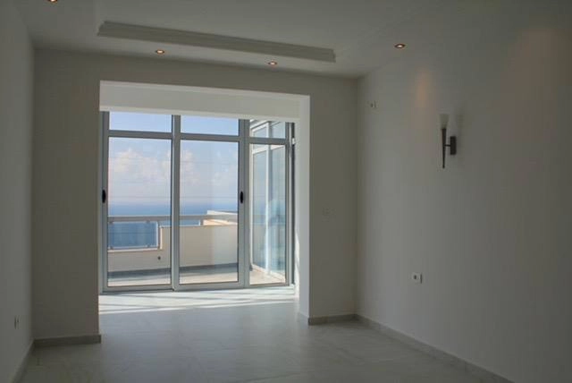Penthaus-sa-terasom-i-pogledom-na-more-Dobra-Voda-Bar-5 Trosoban stan 241 m² – Dobra Voda, Bar — fotografija 6
