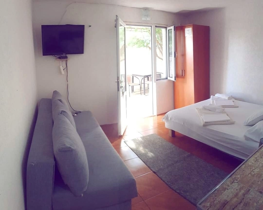 Kuca-sa-apartmanima-u-Donjem-Stoju-Ulcinj-4 Kuća 235 m² – Donji Štoj, Ulcinj — fotografija 5