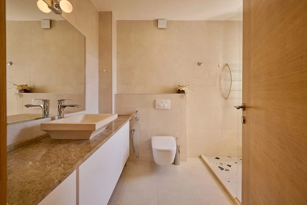 Kuca-sa-dizajnerskom-fasadom-u-Krimovici-Kotor-9 Kuća 200 m² – Krimovica, Kotor — fotografija 10