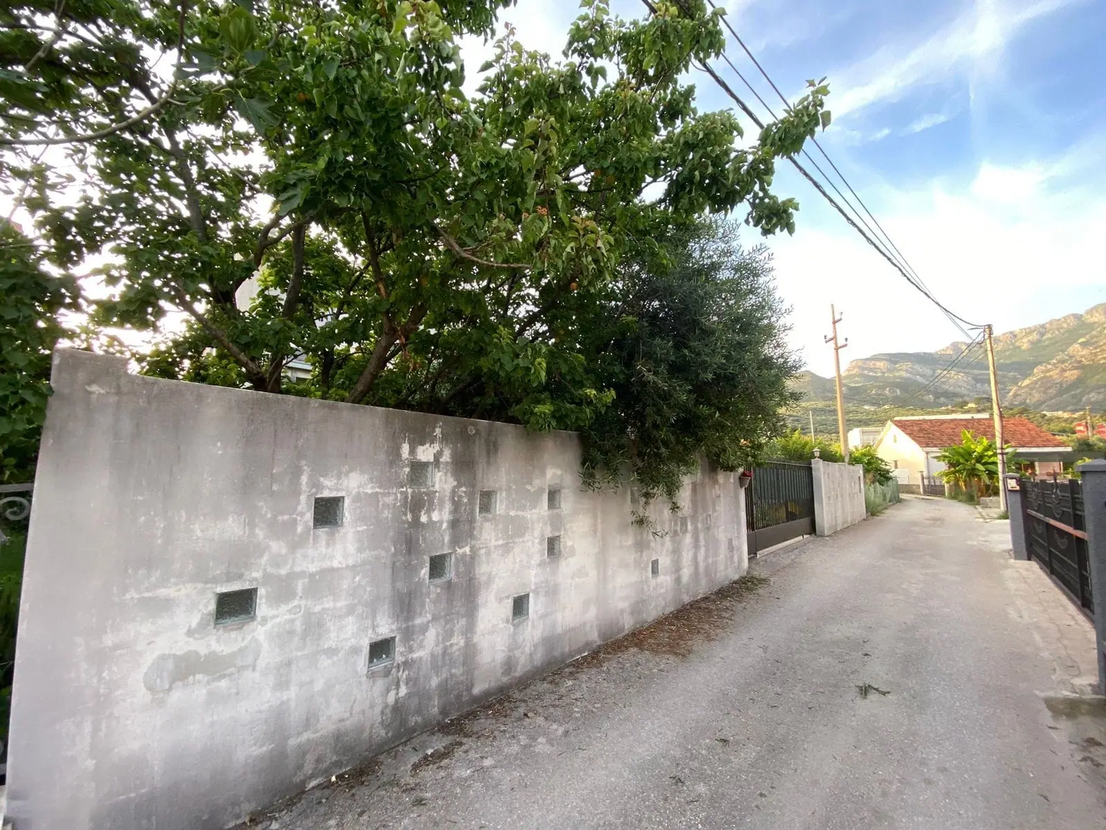 Porodicna-kuca-sa-placom-u-Polju-Bar-2 Kuća 230 m² – Polje, Bar — fotografija 3