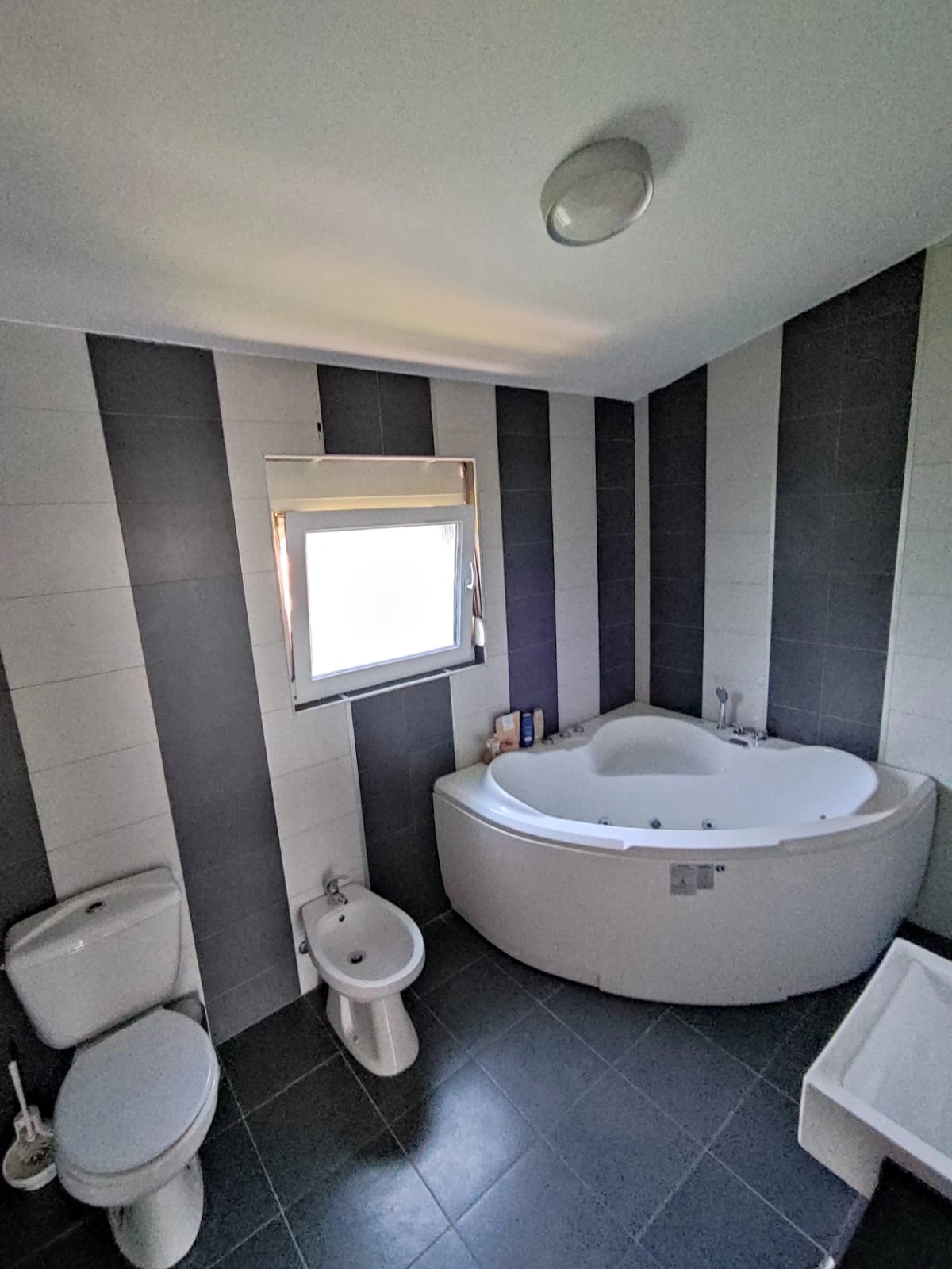 Porodicna-kuca-sa-placom-u-Polju-Bar-9 Kuća 230 m² – Polje, Bar — fotografija 10