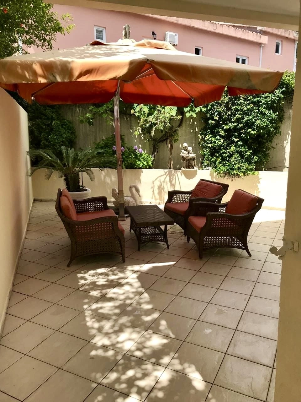 Jednosoban-stan-sa-privatnim-dvoristem-Becici-Budva-2 Jednosoban stan 53 m² – Bečići, Budva — fotografija 3