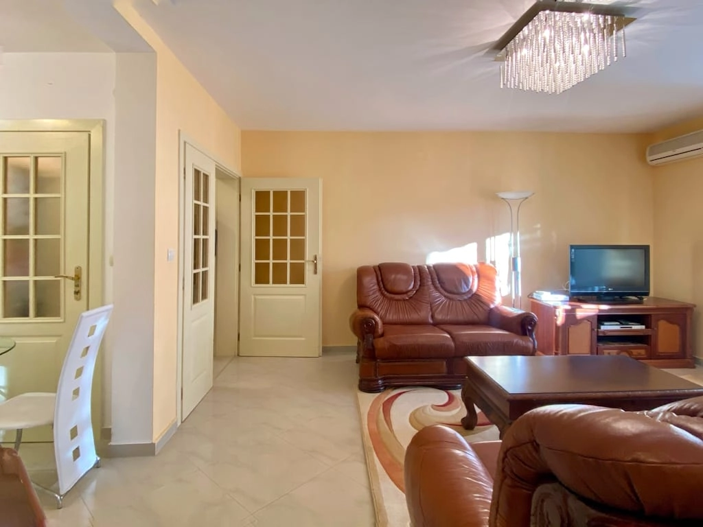 Jednosoban-stan-sa-privatnim-dvoristem-Becici-Budva-4 Jednosoban stan 53 m² – Bečići, Budva — fotografija 5