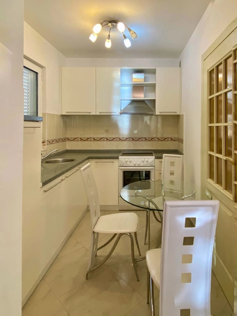 Jednosoban-stan-sa-privatnim-dvoristem-Becici-Budva-6 Jednosoban stan 53 m² – Bečići, Budva — fotografija 7