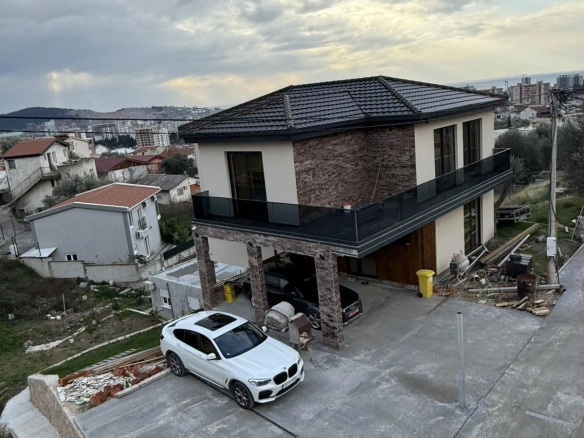 Kuća sa bazenom i pogledom na more