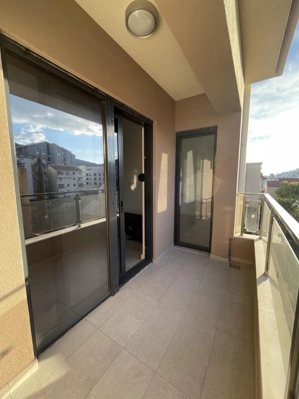 Dvosoban-stan-u-novogradnji-pored-HDL-a-Budva-3 Dvosoban stan 53 m² – Budva — fotografija 4