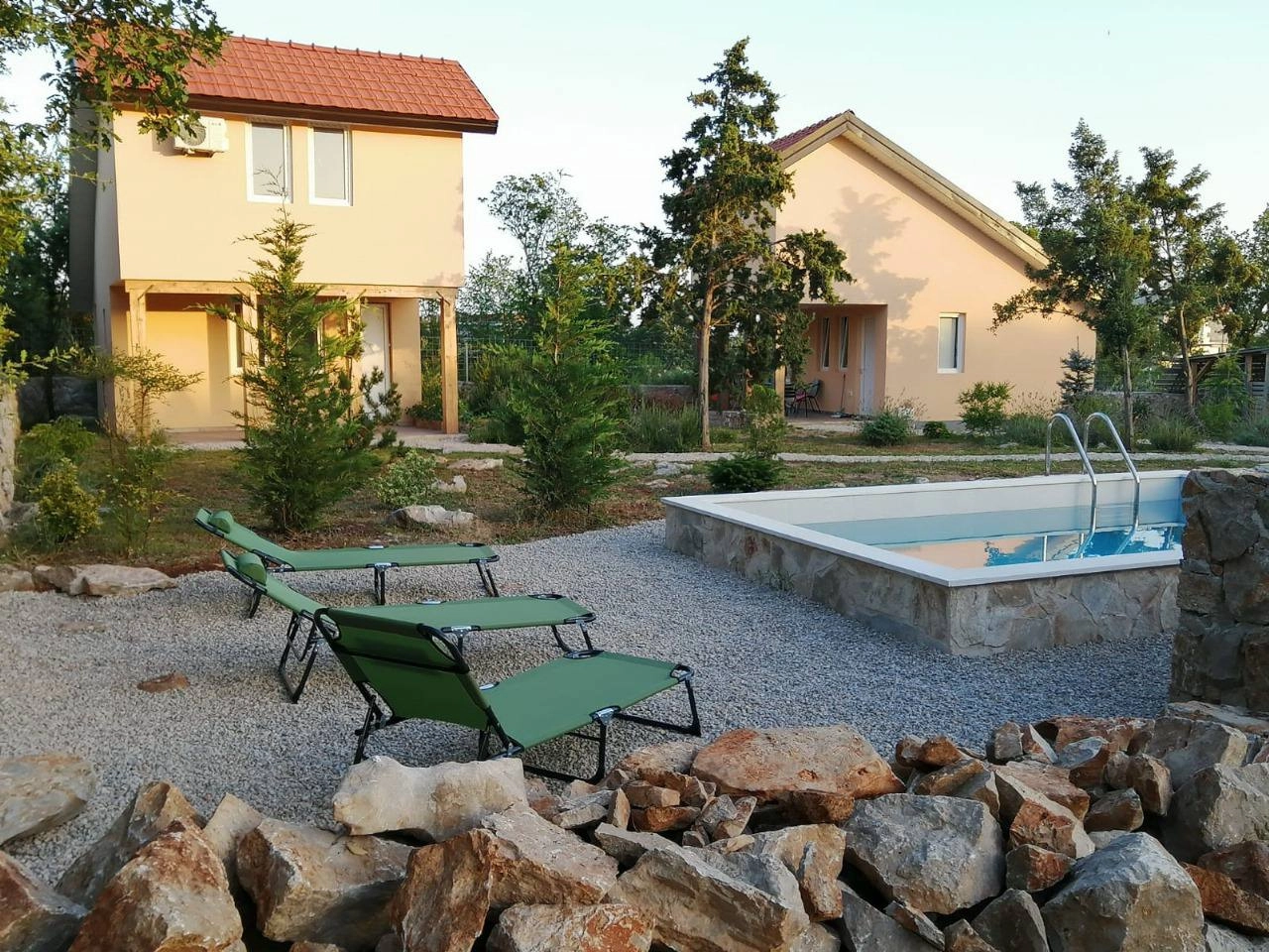 Kompleks-od-tri-kuce-sa-bazenom-u-Zagori-Budva-1 Kuća 220 m² – Budva — fotografija 2
