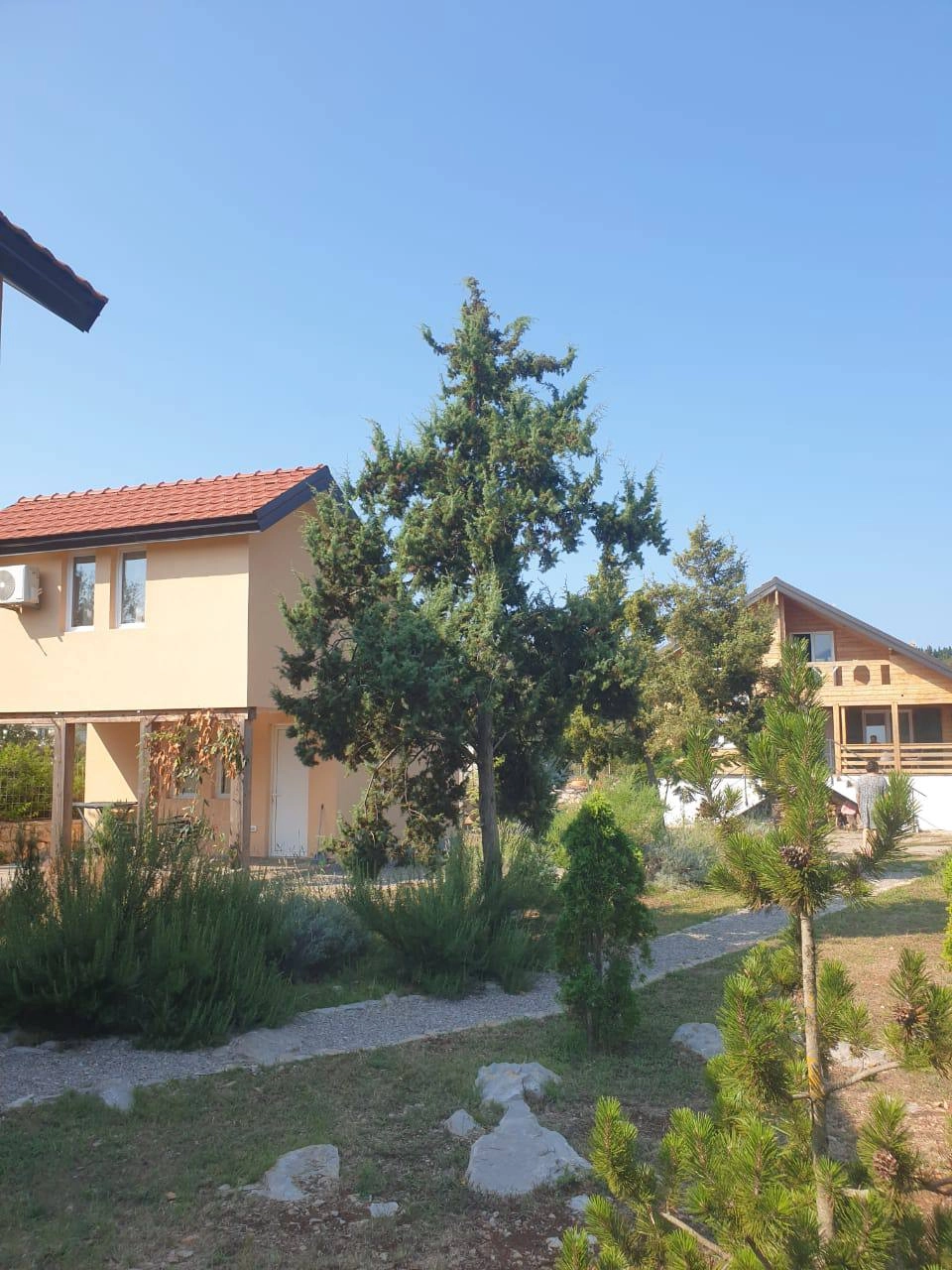Kompleks-od-tri-kuce-sa-bazenom-u-Zagori-Budva-3 Kuća 220 m² – Budva — fotografija 4