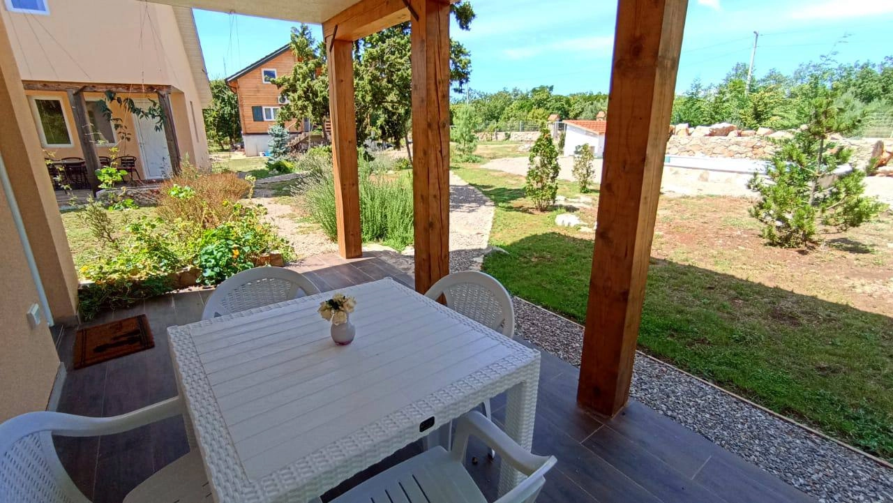 Kompleks-od-tri-kuce-sa-bazenom-u-Zagori-Budva-4 Kuća 220 m² – Budva — fotografija 5