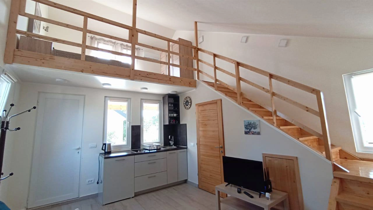 Kompleks-od-tri-kuce-sa-bazenom-u-Zagori-Budva-8 Kuća 220 m² – Budva — fotografija 9