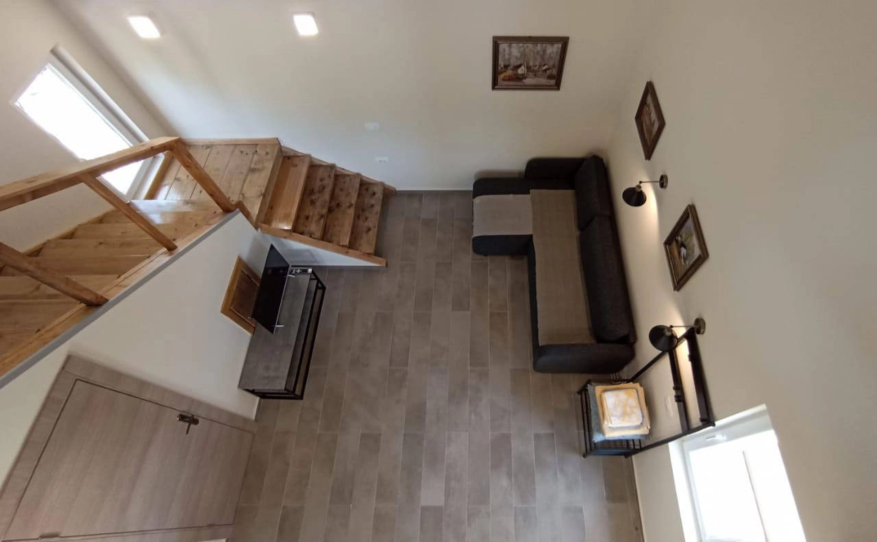 Kompleks-od-tri-kuce-sa-bazenom-u-Zagori-Budva-9 Kuća 220 m² – Budva — fotografija 10