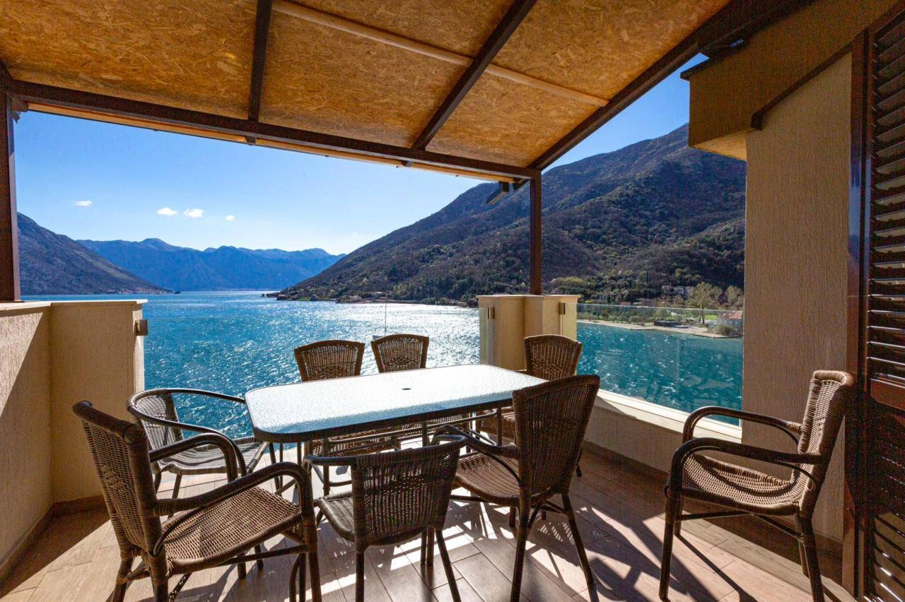 Apart-hotel-sa-bazenom-u-Morinju-Kotor-1 Hotel 590 m² – Morinj, Kotor — fotografija 2