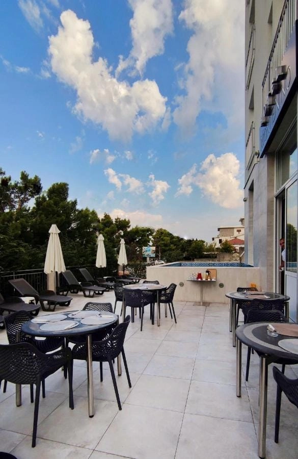Hotel-na-prvoj-liniji-mora-Susanj-Bar-2 Hotel 735 m² – Šušanj, Bar — fotografija 3