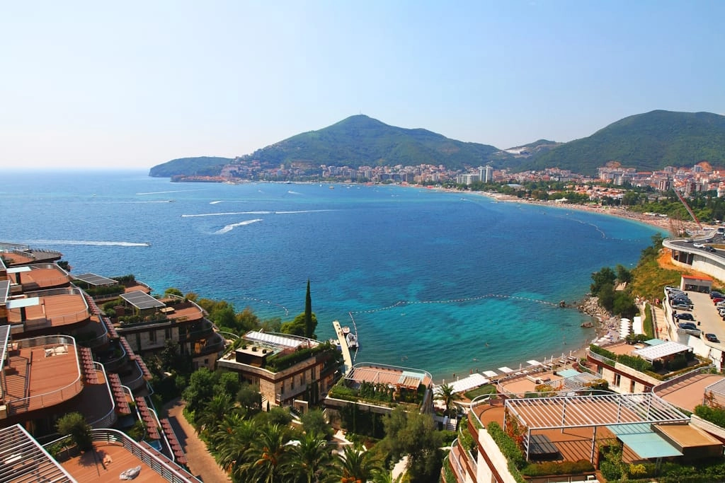 Trosoban-stan-u-Harmonia-Apart-Hotelu-Zavala-Budva-2 Trosoban stan 104 m² – Budva — fotografija 3