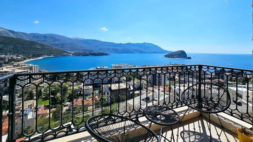 Jednosoban-stan-s-terasom-i-pogledom-na-more-Budva Jednosoban stan s terasom i pogledom na more
