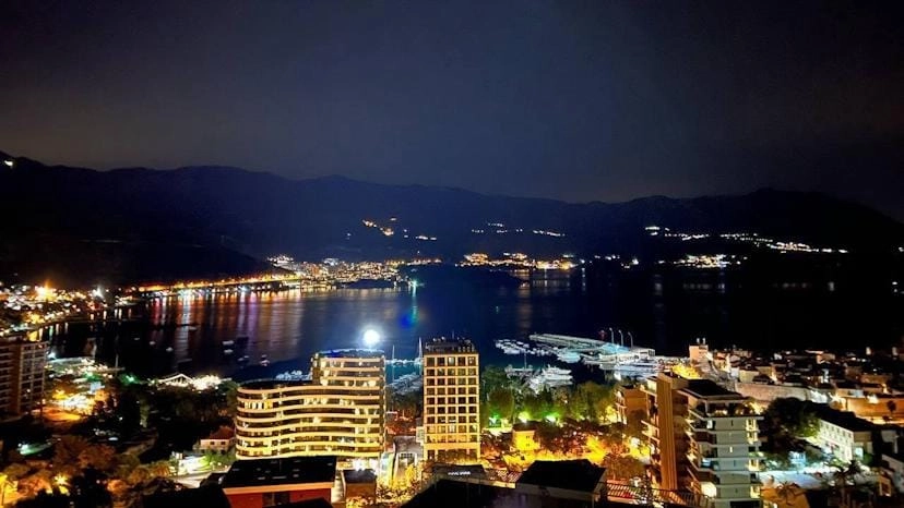 Jednosoban-stan-s-terasom-i-pogledom-na-more-Budva-2 Jednosoban stan 50 m² – Babin Do, Budva — fotografija 3