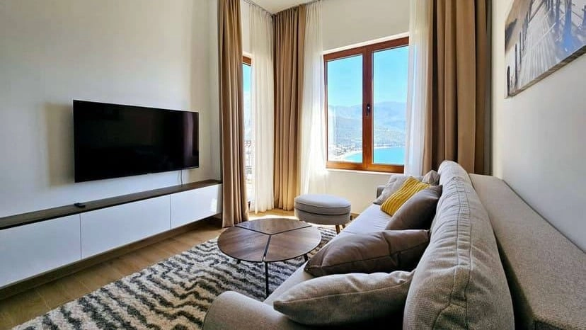 Jednosoban-stan-s-terasom-i-pogledom-na-more-Budva-4 Jednosoban stan 50 m² – Babin Do, Budva — fotografija 5
