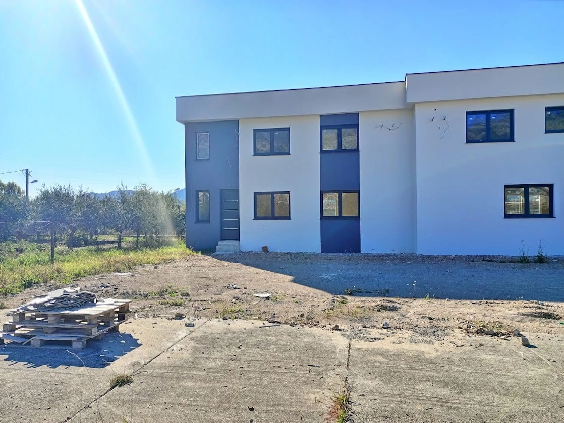 Nova-dvospratna-kuca-sa-dvoristem-u-Polju-Bar-2 Kuća 142 m² – Polje, Bar — fotografija 3