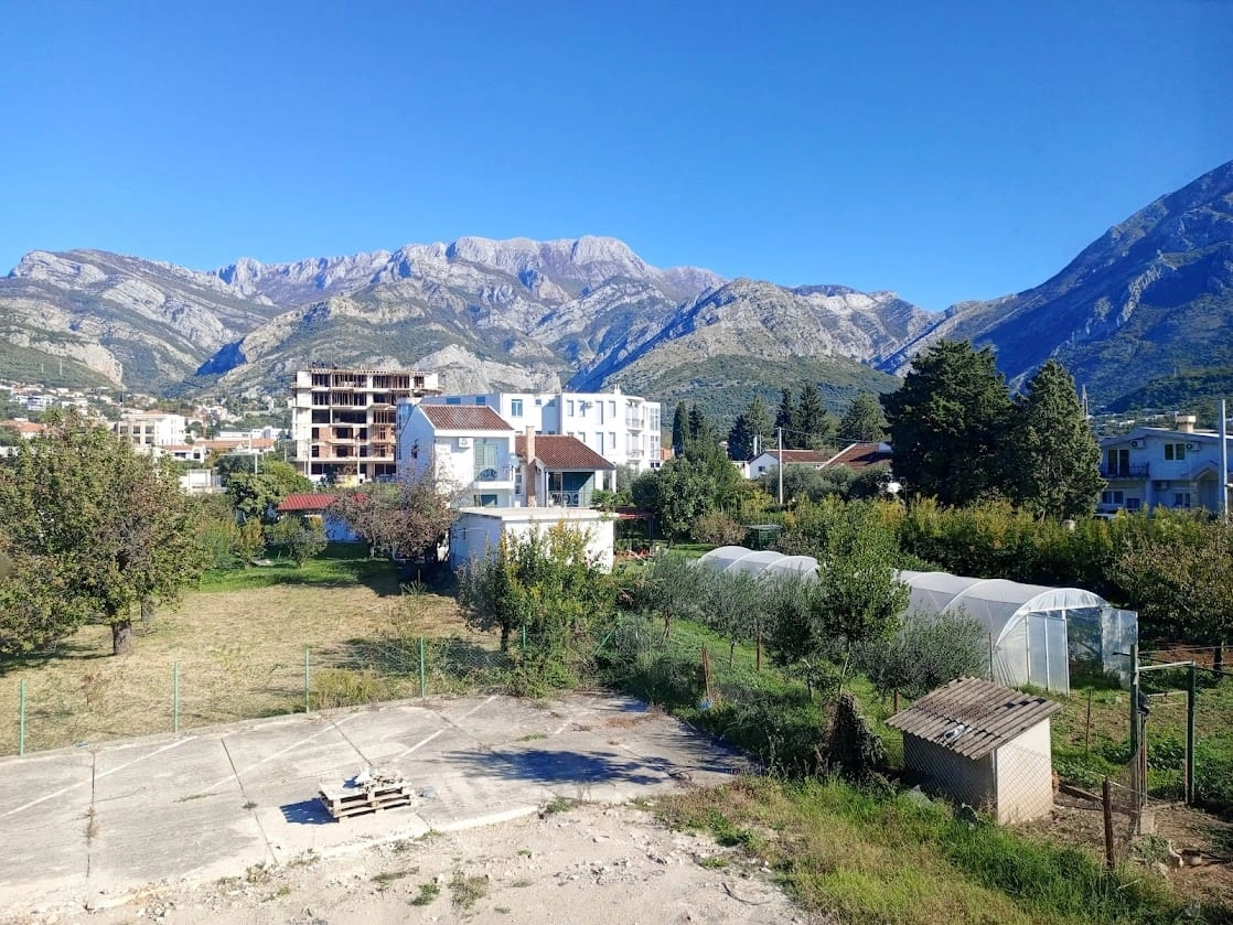 Nova-dvospratna-kuca-sa-dvoristem-u-Polju-Bar-6 Kuća 142 m² – Polje, Bar — fotografija 7