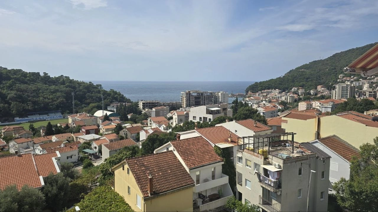 Dvosoban-stan-s-pogledom-na-more-Petrovac-Budva Dvosoban stan s pogledom na more