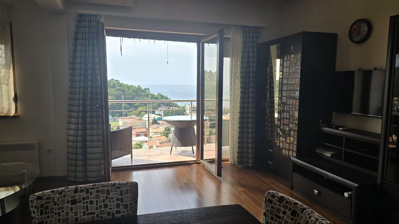 Dvosoban-stan-s-pogledom-na-more-Petrovac-Budva-1 Dvosoban stan 74 m² – Petrovac, Budva — fotografija 2