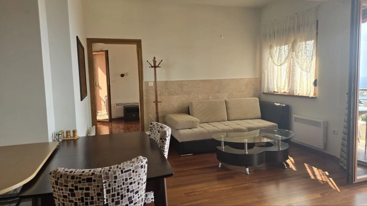 Dvosoban-stan-s-pogledom-na-more-Petrovac-Budva-2 Dvosoban stan 74 m² – Petrovac, Budva — fotografija 3