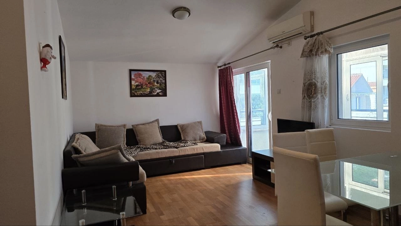 Dvosoban-stan-sa-pogledom-na-more-Petrovac-Budva-1 Dvosoban stan 74 m² – Petrovac, Budva — fotografija 2
