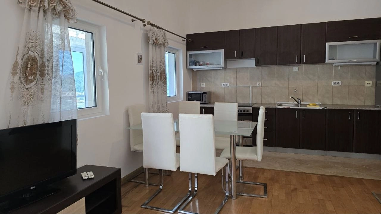 Dvosoban-stan-sa-pogledom-na-more-Petrovac-Budva-2 Dvosoban stan 74 m² – Petrovac, Budva — fotografija 3