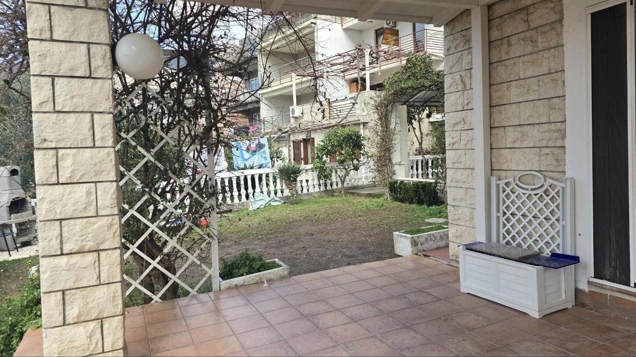 Dvosoban-stan-sa-terasom-u-Petrovcu-Budva-1 Dvosoban stan 56 m² – Petrovac, Budva — fotografija 2