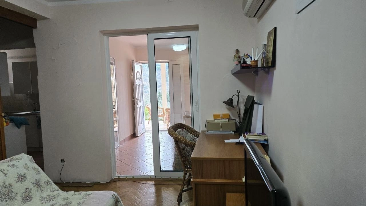 Dvosoban-stan-sa-terasom-u-Petrovcu-Budva-3 Dvosoban stan 56 m² – Petrovac, Budva — fotografija 4