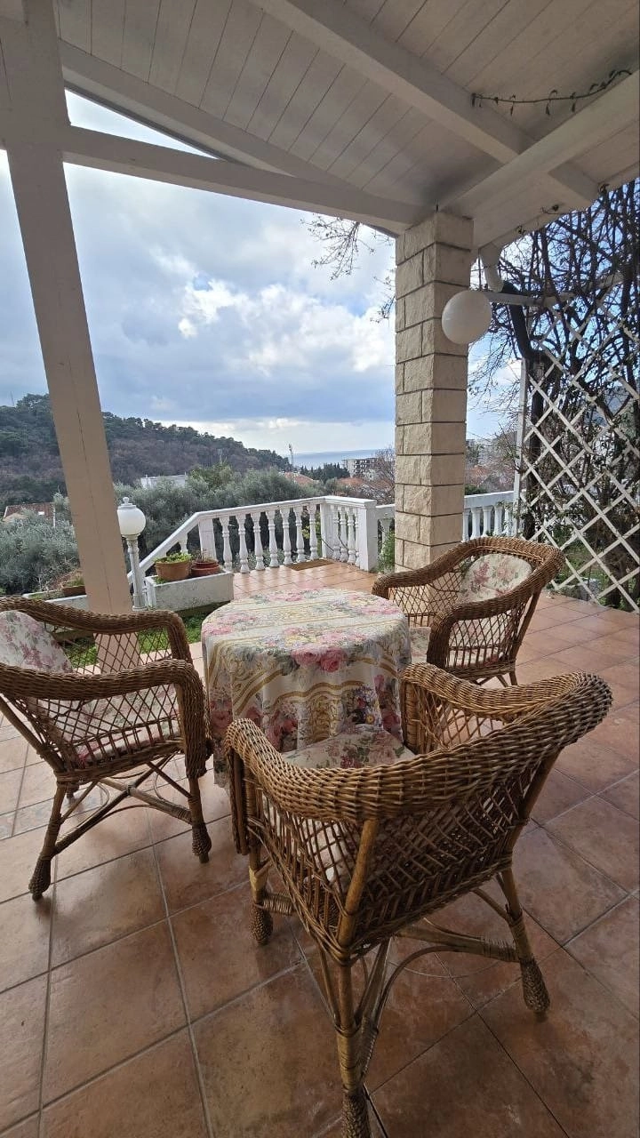 Dvosoban-stan-sa-terasom-u-Petrovcu-Budva-5 Dvosoban stan 56 m² – Petrovac, Budva — fotografija 6