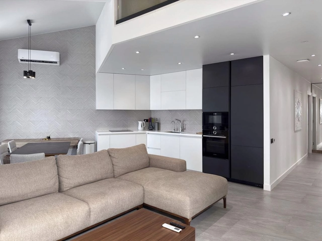 Dupleks-penthaus-sa-terasom-i-djakuzijem-Tivat-3 Dvosoban stan 185 m² – Mažina, Tivat — fotografija 4