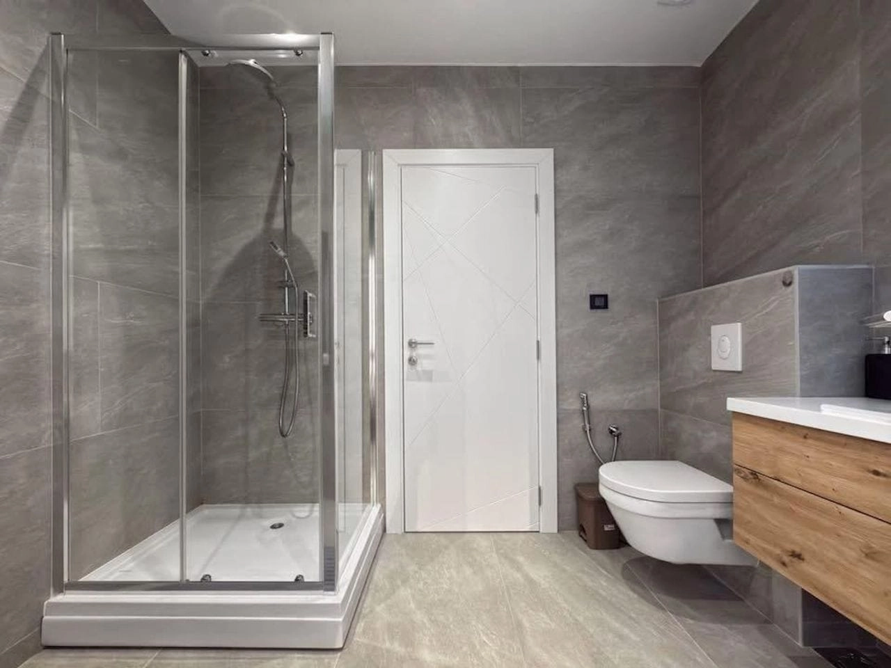Dupleks-penthaus-sa-terasom-i-djakuzijem-Tivat-9 Dvosoban stan 185 m² – Mažina, Tivat — fotografija 10