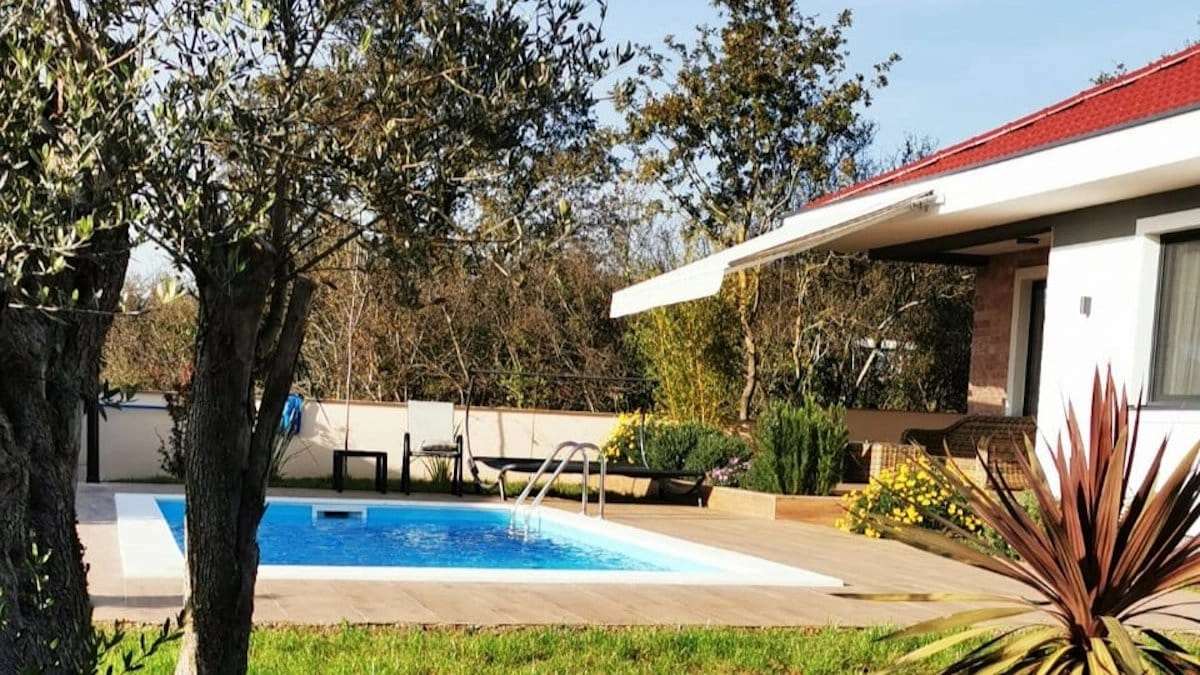 Prizemna-kuca-sa-bazenom-u-Lastvi-Grbaljskoj-Budva-1 Kuća 80 m² – Lastva Grbaljska, Budva — fotografija 2