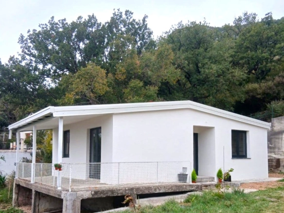 Renovirana kuća sa pogledom na more