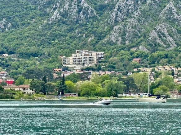 Namještena garsonjera sa terasom