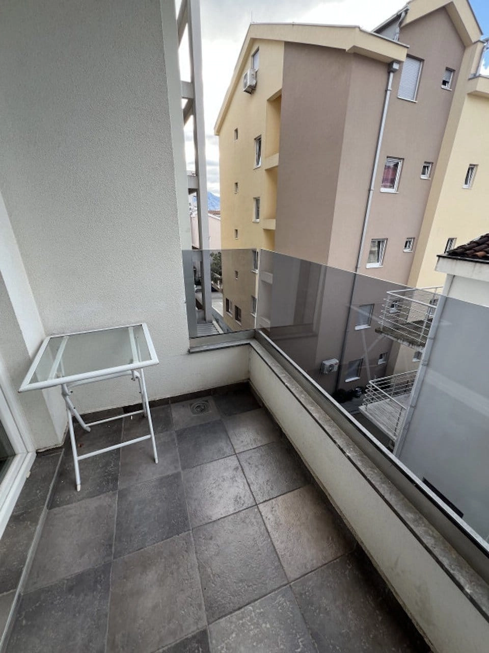 Jednosoban-stan-u-zgradi-Twister-Rozino-Budva-4 Jednosoban stan 50 m² – Rozino, Budva — fotografija 5