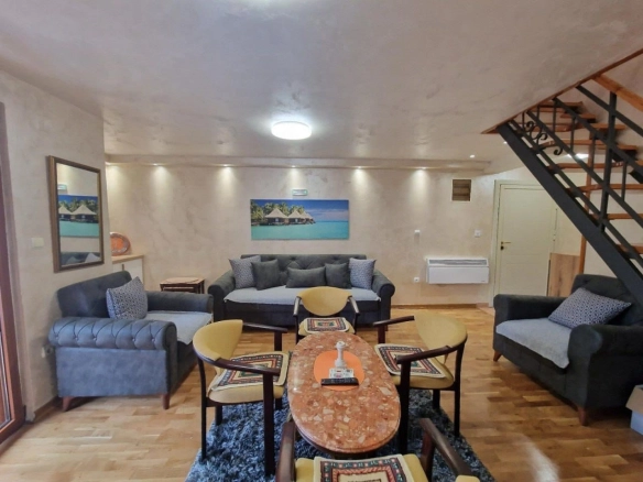 Dvosoban duplex stan u centru Budve