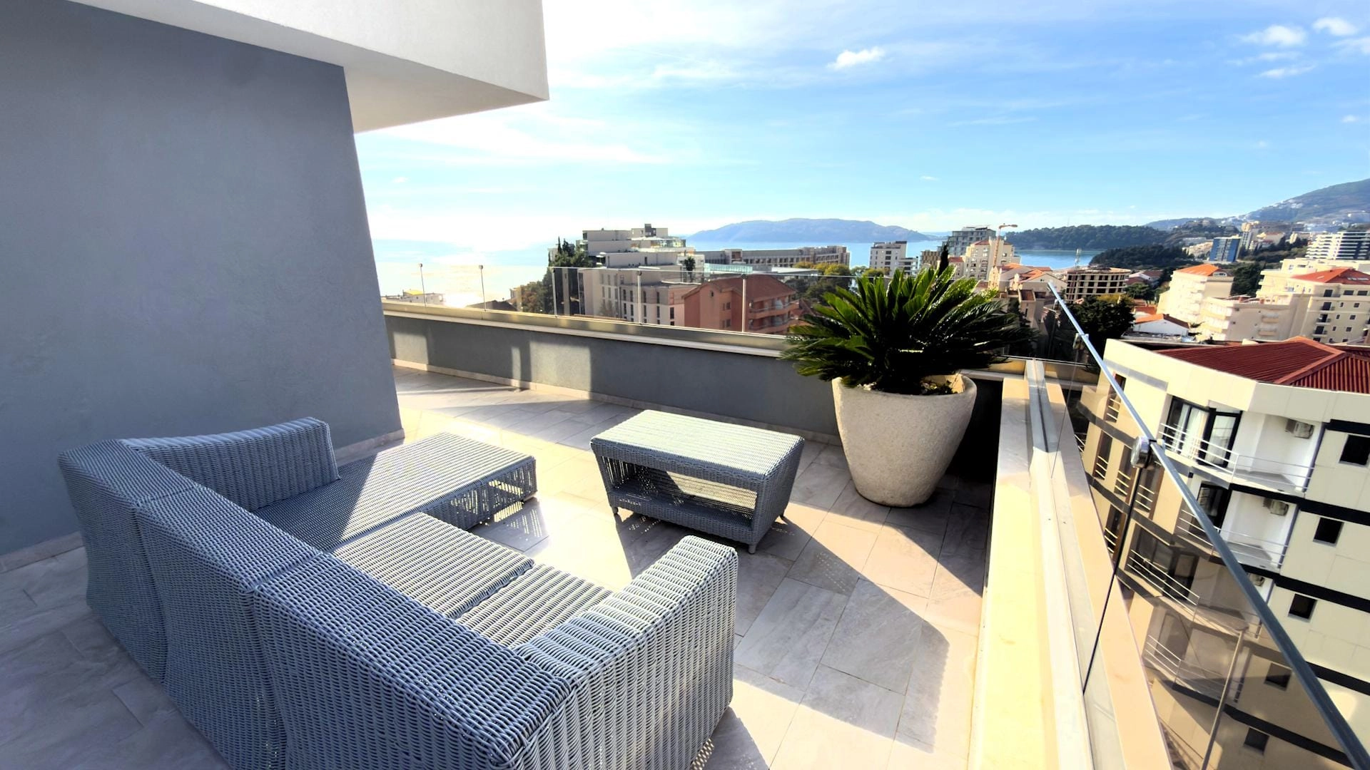 Trosoban-stan-sa-terasom-i-pogledom-na-more-Becici-Budva-2 Trosoban stan 184 m² – Bečići, Budva — fotografija 3