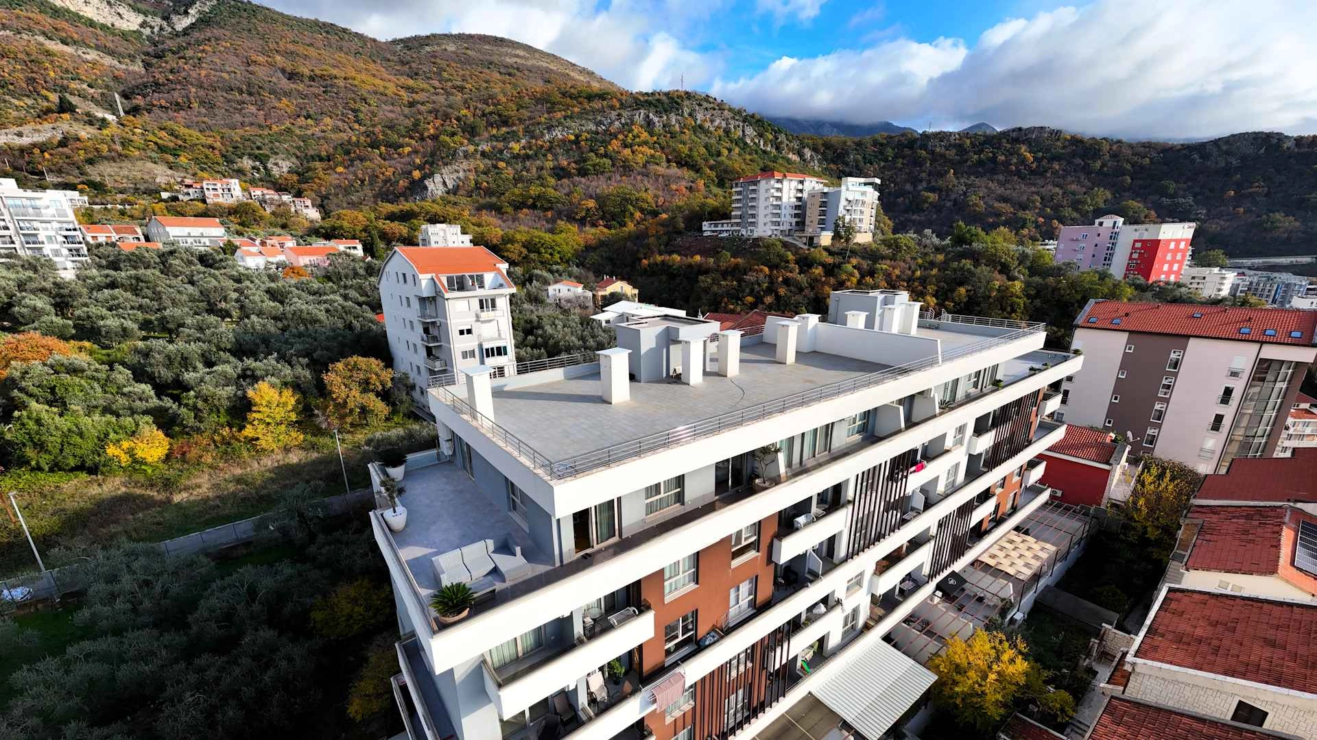Trosoban-stan-sa-terasom-i-pogledom-na-more-Becici-Budva-4 Trosoban stan 184 m² – Bečići, Budva — fotografija 5