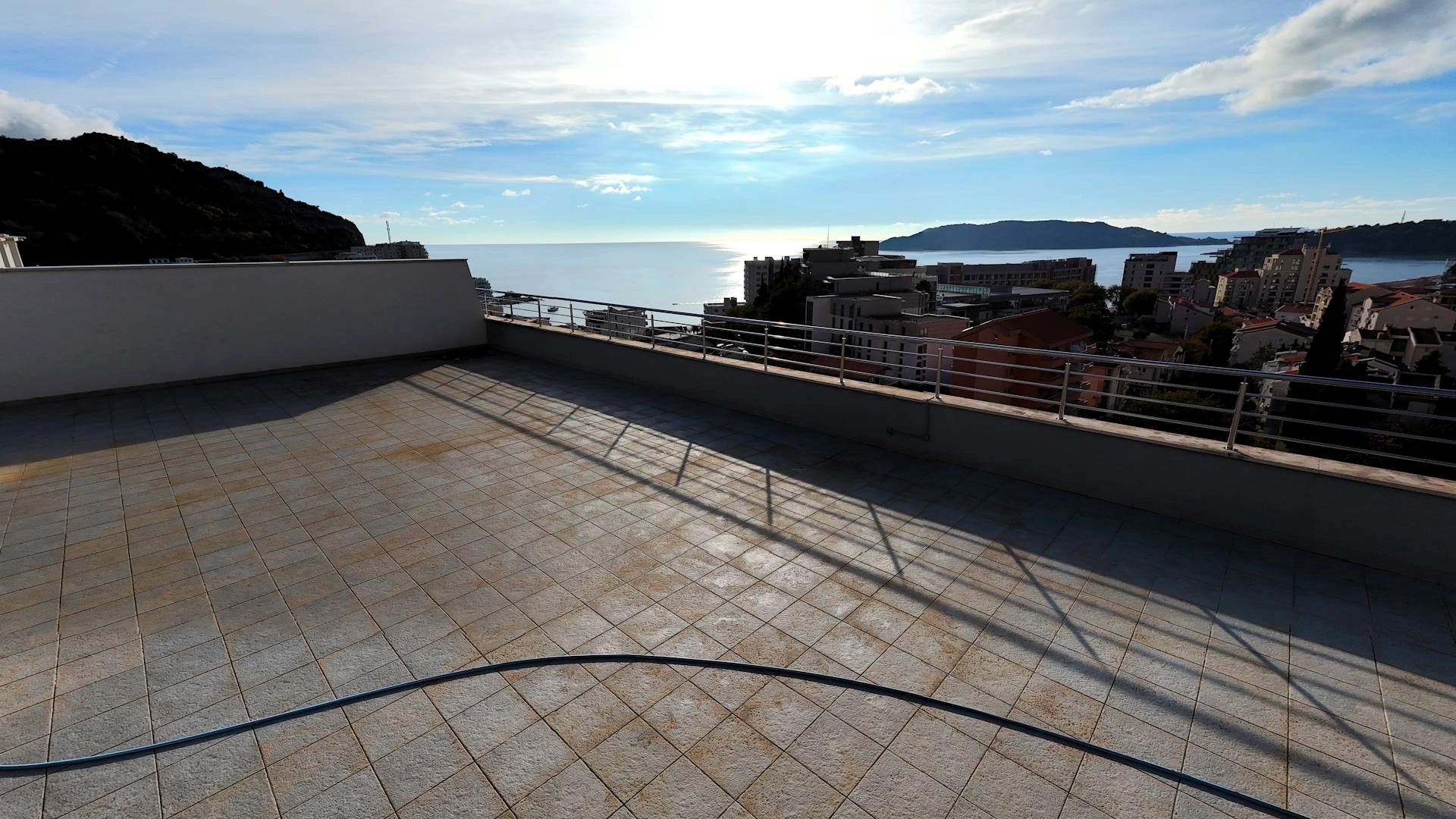Trosoban-stan-sa-terasom-i-pogledom-na-more-Becici-Budva-5 Trosoban stan 184 m² – Bečići, Budva — fotografija 6