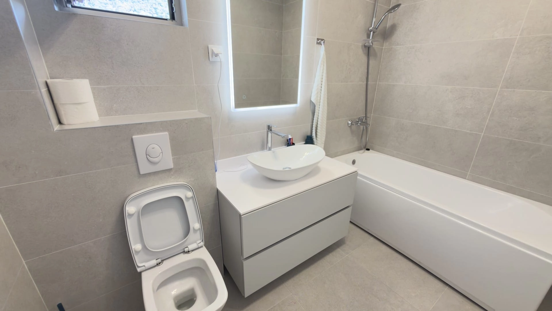 Trosoban-stan-sa-terasom-i-pogledom-na-more-Becici-Budva-9 Trosoban stan 184 m² – Bečići, Budva — fotografija 10