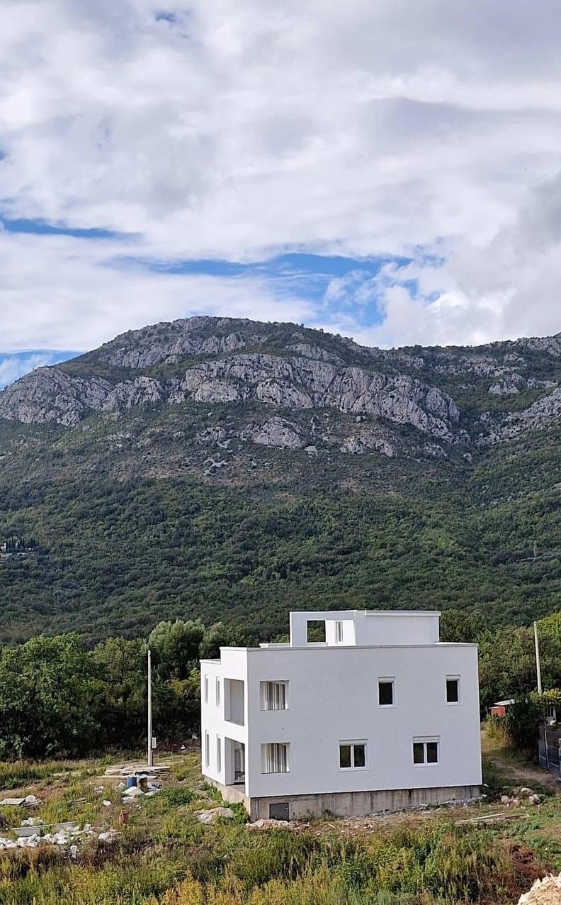 Nova-troetazna-kuca-sa-pogledom-na-more-Zupci-Bar-1 Kuća 450 m² – Zupci, Bar — fotografija 2