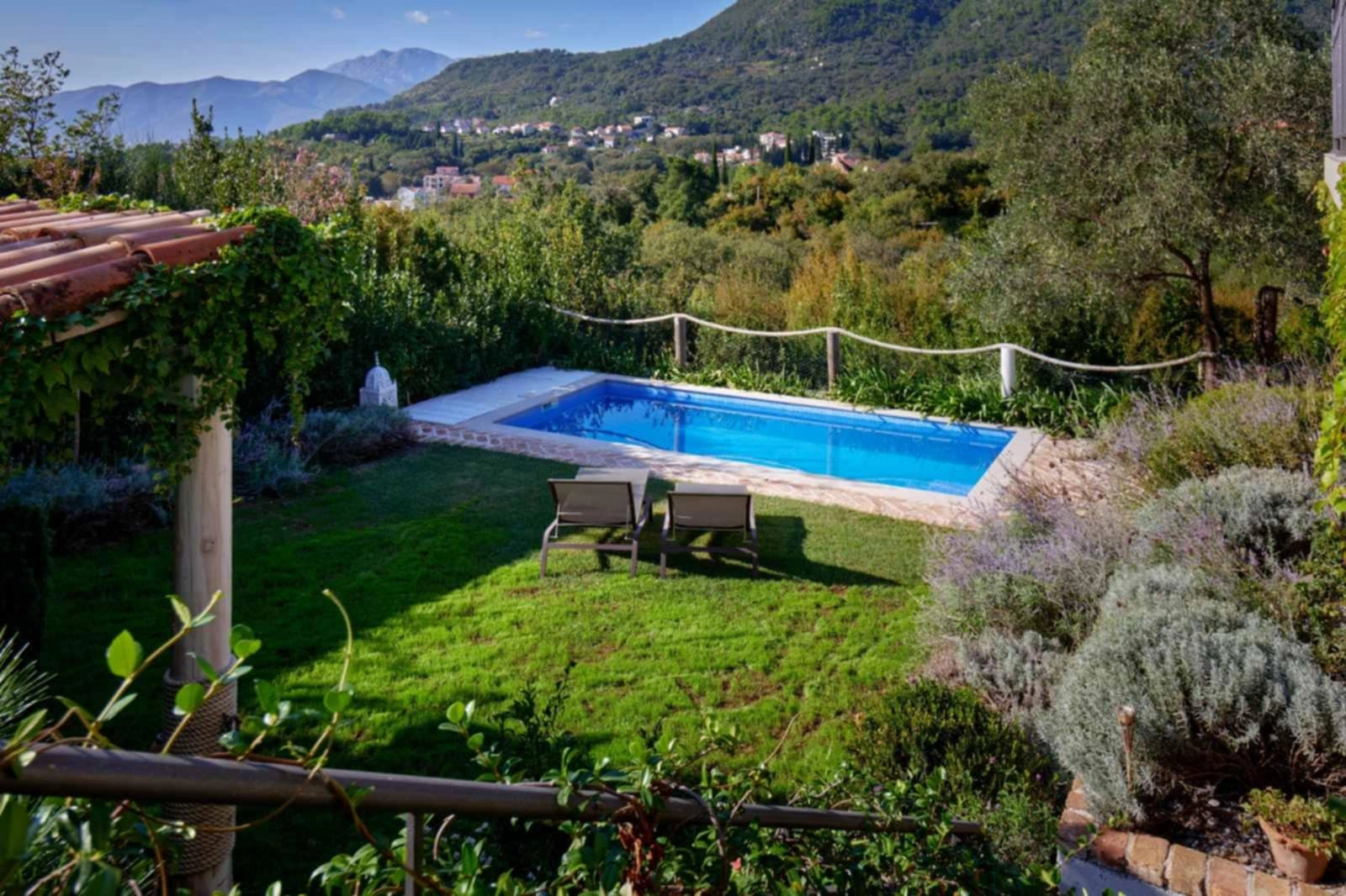 Kuca-sa-bazenom-i-vrtom-u-Kavcu-Kotor-4 Kuća 140 m² – Kotor — fotografija 5