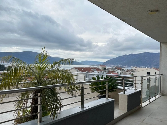 Dvosoban stan 87 m² – Tivat — fotografija 2