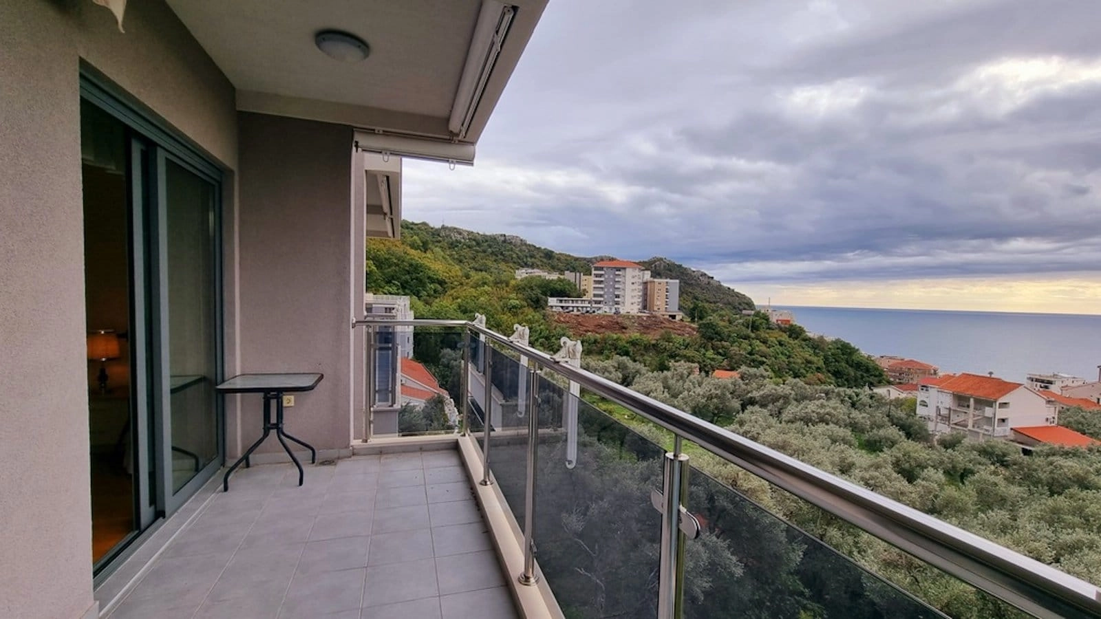 Jednosoban-stan-sa-pogledom-na-more-Becici-Budva-4 Jednosoban stan 49 m² – Bečići, Budva — fotografija 5