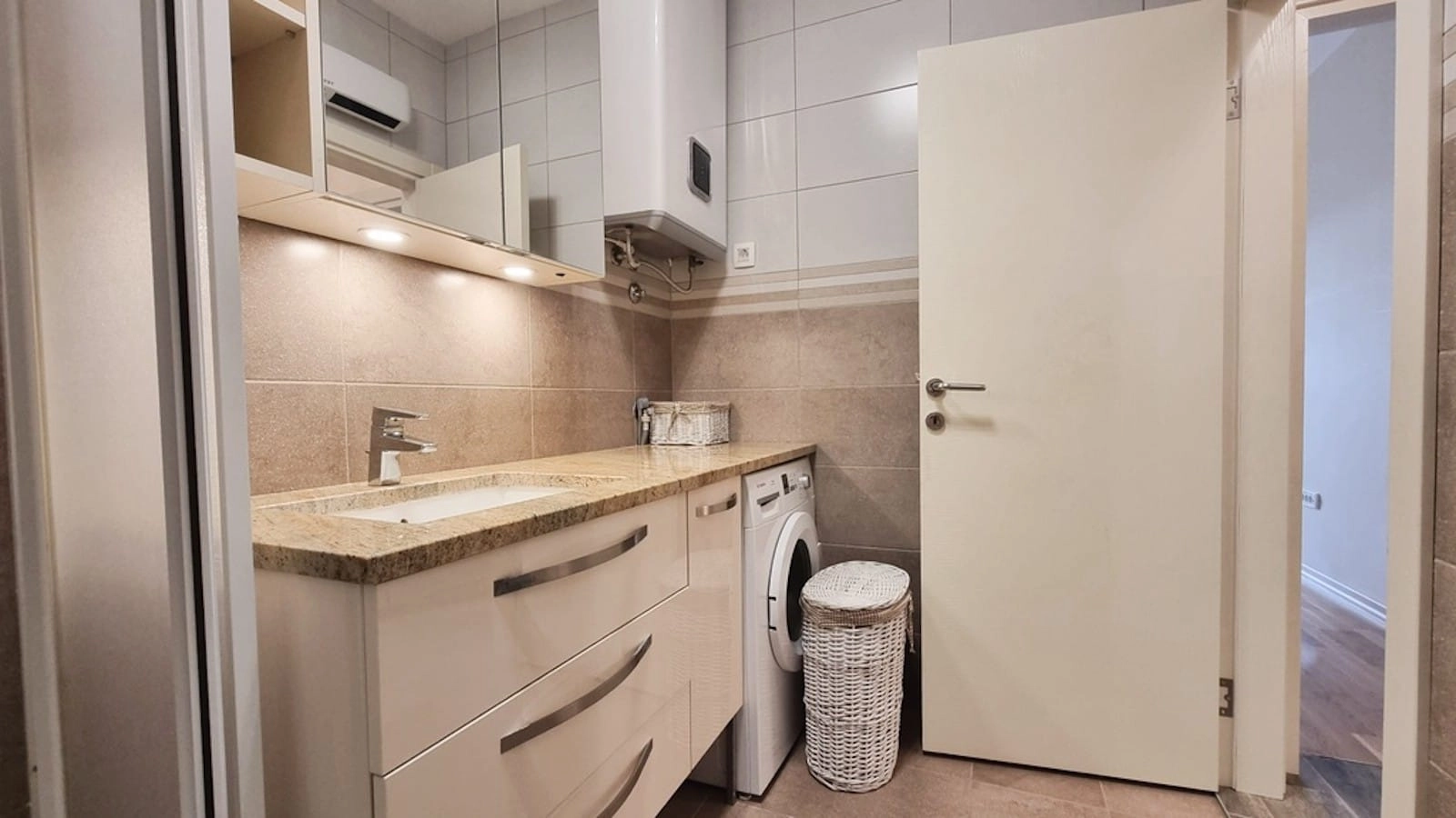 Jednosoban-stan-sa-pogledom-na-more-Becici-Budva-8 Jednosoban stan 49 m² – Bečići, Budva — fotografija 9