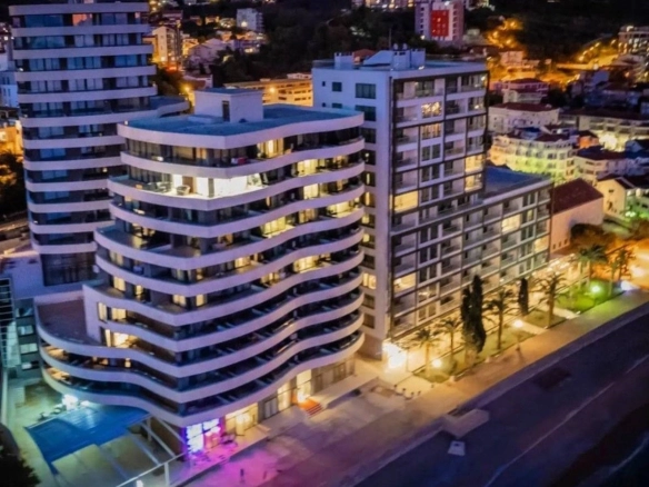 Garsonjera sa terasom i pogledom na more