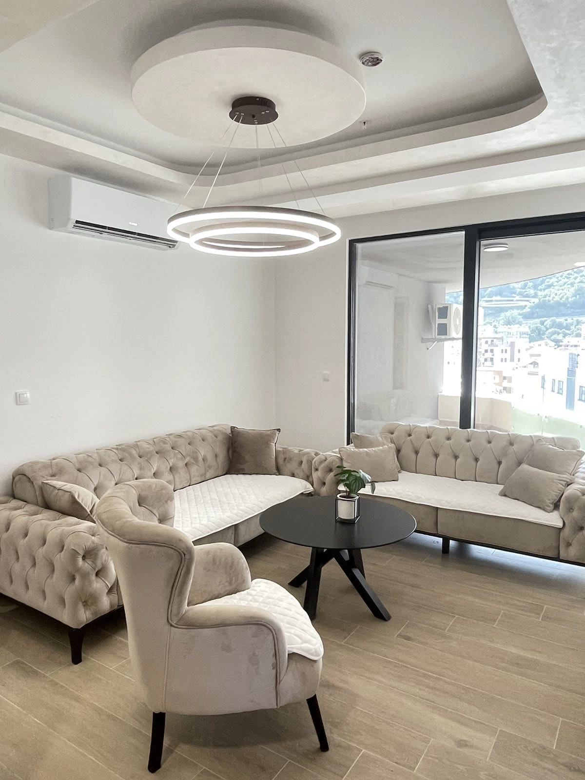 Garsonjera-sa-terasom-i-pogledom-na-more-Rafailovici-Budva-1 Garsonjera 72 m² – Rafailovići, Budva — fotografija 2