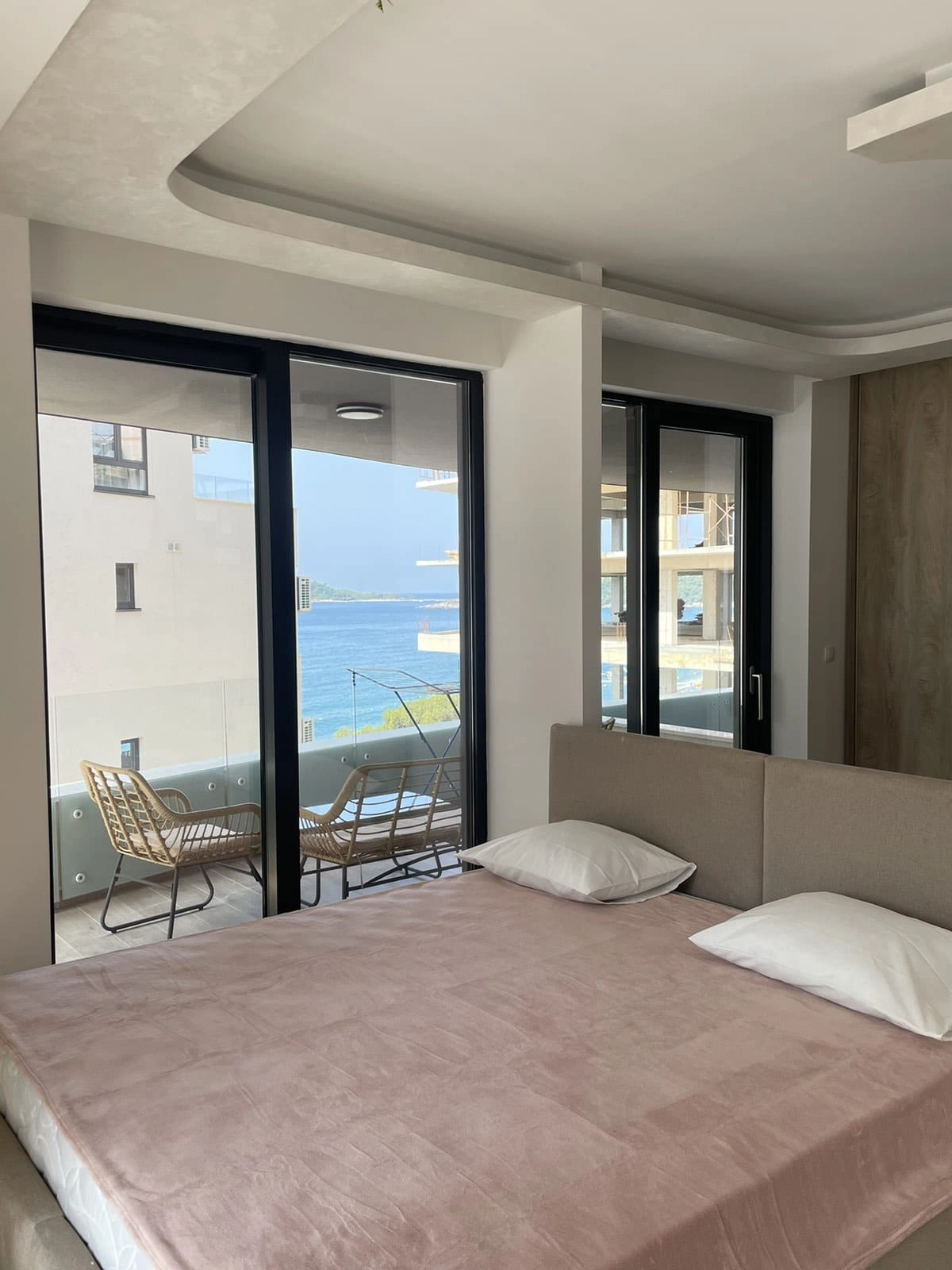 Garsonjera-sa-terasom-i-pogledom-na-more-Rafailovici-Budva-2 Garsonjera 72 m² – Rafailovići, Budva — fotografija 3